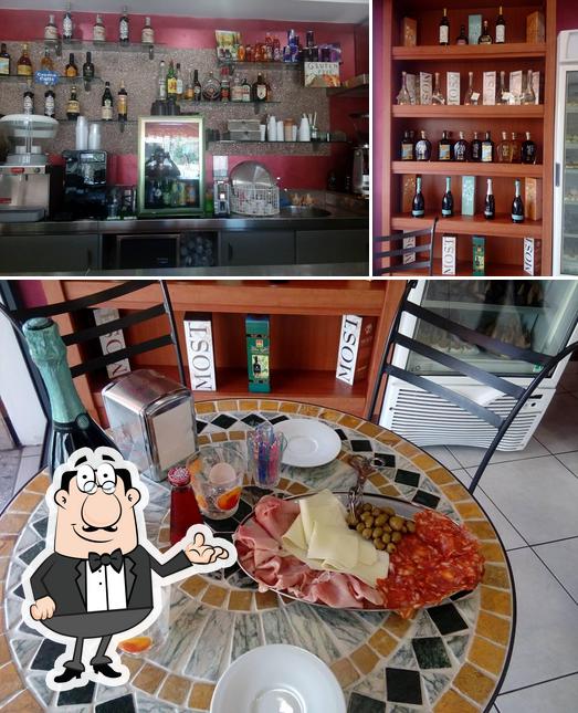 La immagine della interni e bancone da bar di Sweet Cafe'