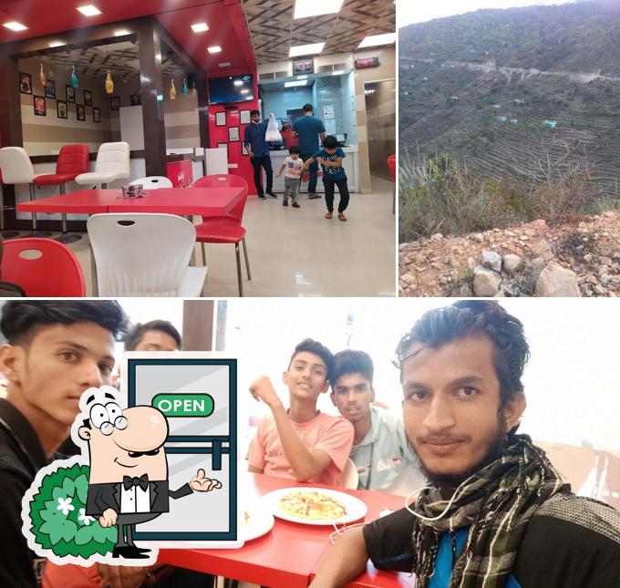 Check out how PIZZA UNCLE looks outside