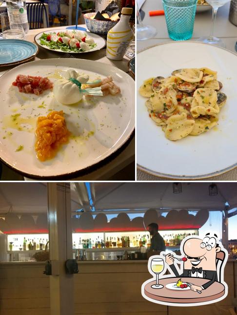 La foto di cibo e bancone da bar da Il Fico