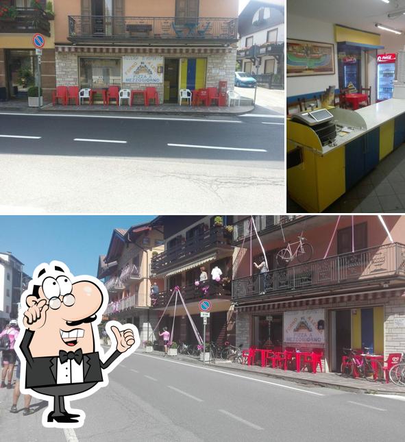 Gli interni di PIZZERIA D' ASPORTO EL PIRAMIDE Selvino