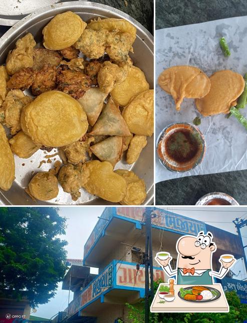 Meals at Gayatri Bhajiya Center