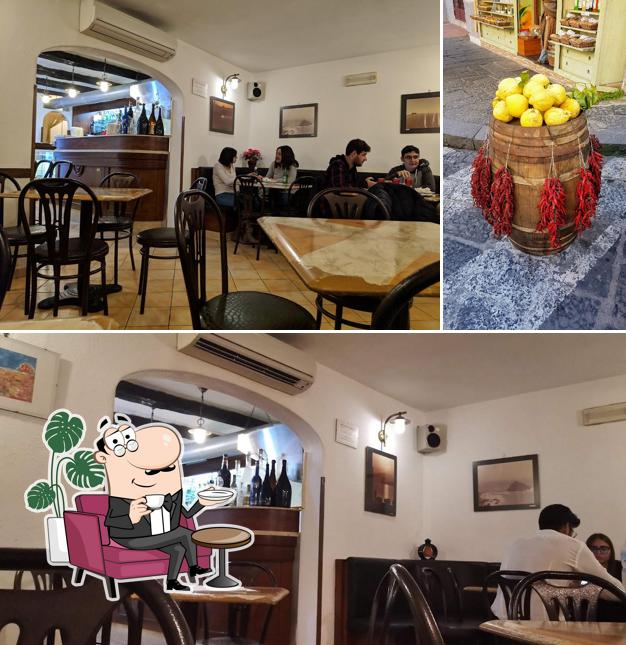 Dai un'occhiata agli interni di Pub La Virgola
