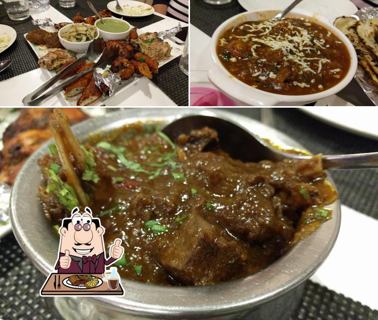 The Kitchenette Restaurant by Hotel Solitaire provides meat dishes