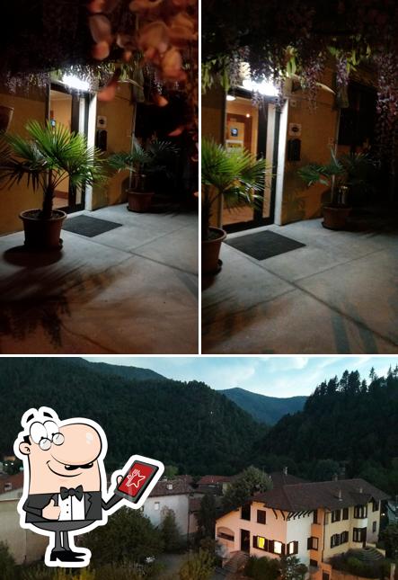 Puoi goderti l'aria fresca da seduto all'esterno di Albergo Sangri-la'
