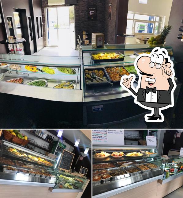 Siediti a un tavolo di Bar - Trattoria - Ristorante SilverBar