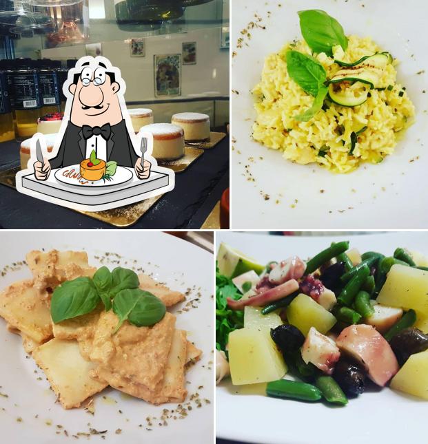 Cheesecake, risotto, ravioli e insalata greca al Just Café