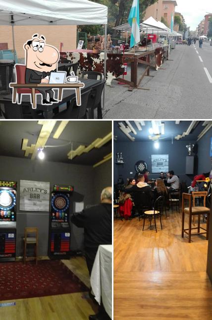 Gli interni di The Arley's Bar