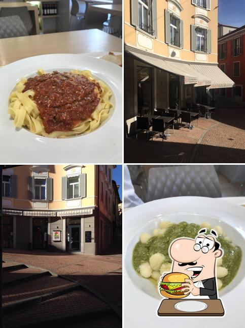 Prenditi un hamburger a Pasta e Pesto