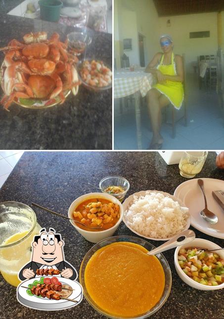 A comida e interior do restaurante