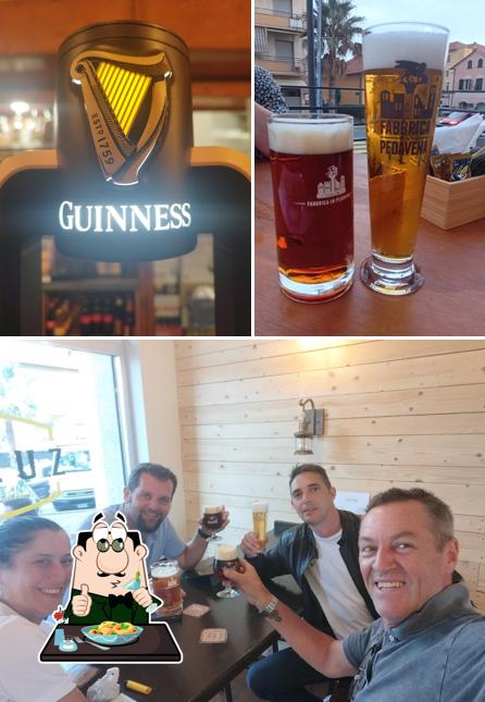Questa è la immagine che presenta la cibo e interni di Pub Birreria DEILUZ