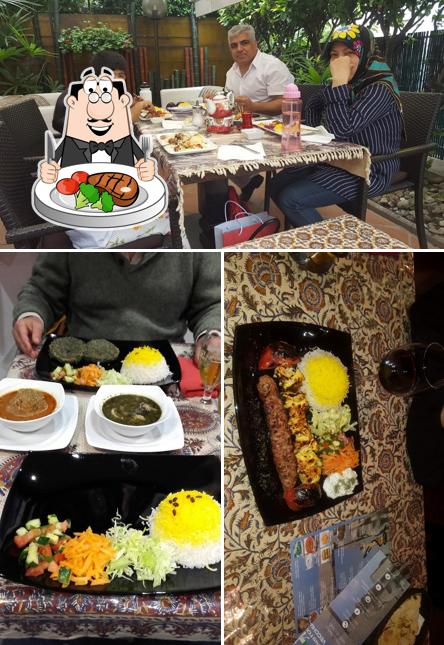 Ordina i piatti di carne a Vecchio Persia