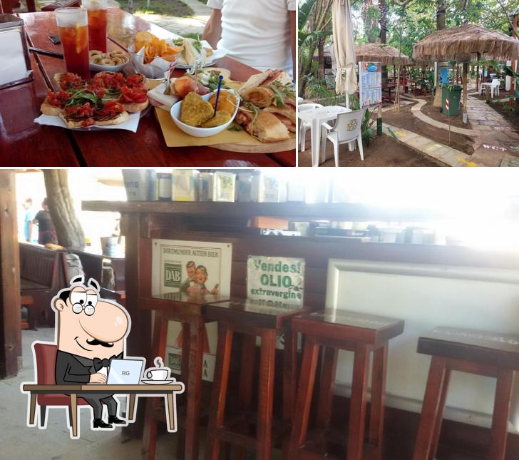 Gli interni di Boteguita Beach Pub