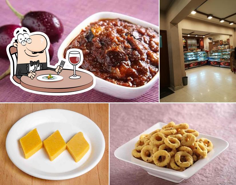 Food at Amirtham Vegetarian Restaurant