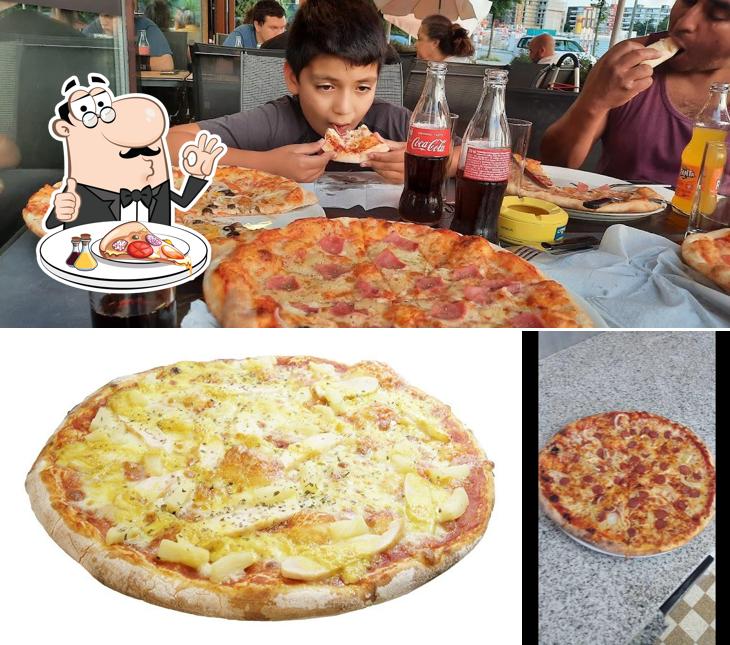 Ordina una pizza a Antep kebab 27