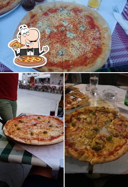 A Pizzeria Benita 'Bunari', puoi provare una bella pizza