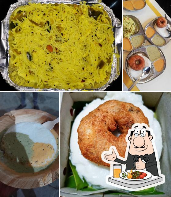 Food at Brahmins' Thatte Idli