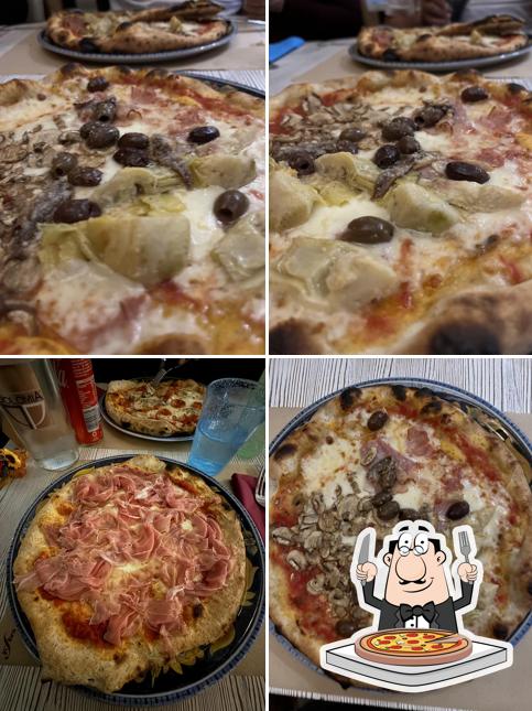 Scegli una pizza a Pizzeria La Bussola