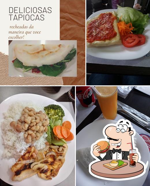 Consiga um hambúrguer no La'Adrienne - Creperia,Tapiocaria e Restaurante