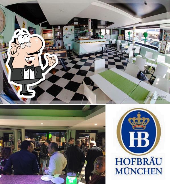 Gli interni di Bar Area 51