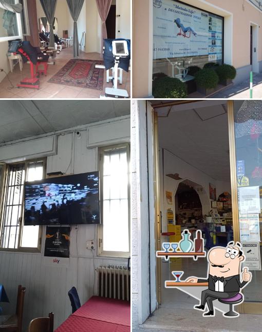 Siediti a un tavolo di Bar Fortuna Sas