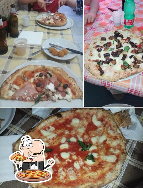 Prenditi una pizza a Pizzeria Da Sergio....paninoteca