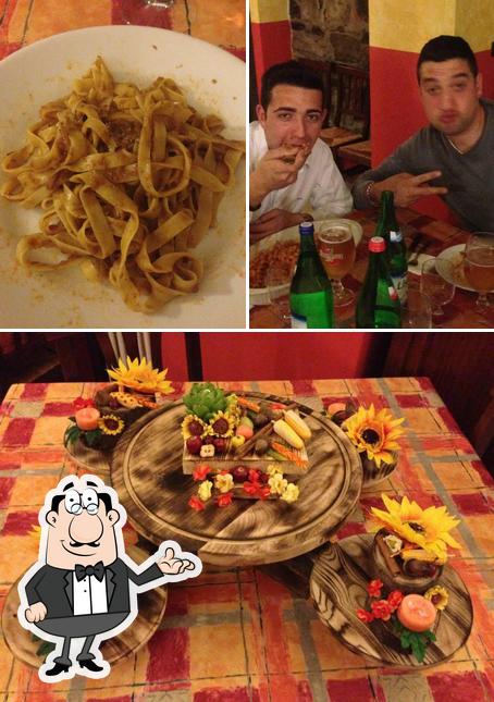 Dai un’occhiata alla foto che mostra la interni e cibo di Trattoria Al Crotto