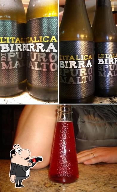 La foto di bevanda e cibo da Bar Sport