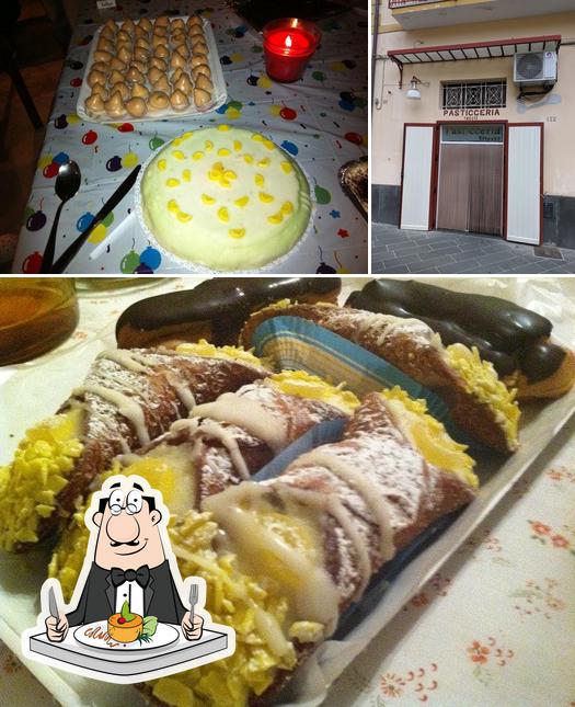 La immagine della cibo e interni di Pasticceria Trieste