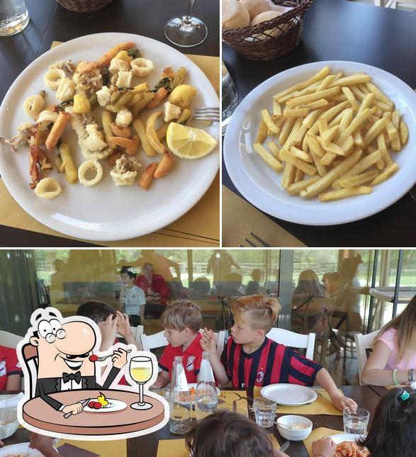 La cibo e interni del ristorante