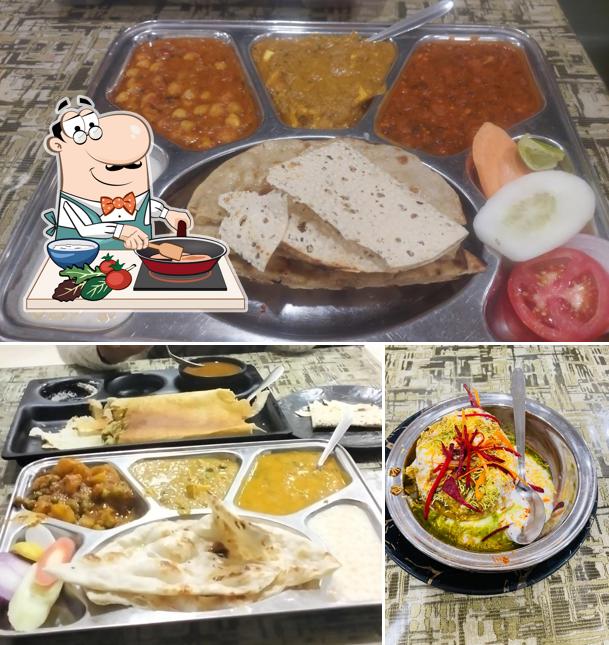 Chicken curry at Rajgharana Restaurant Raipur Best Dine In Restaurant in Raipur Coporate Thali & Meal Box Available