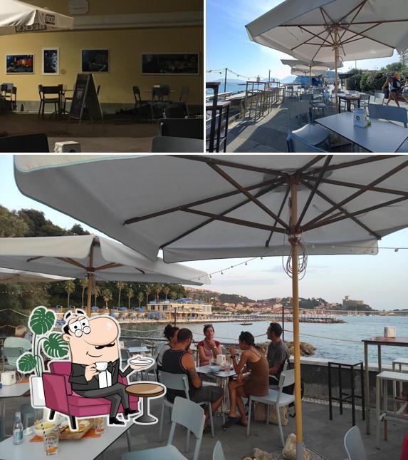 Gli interni di A Tu Bu Bar