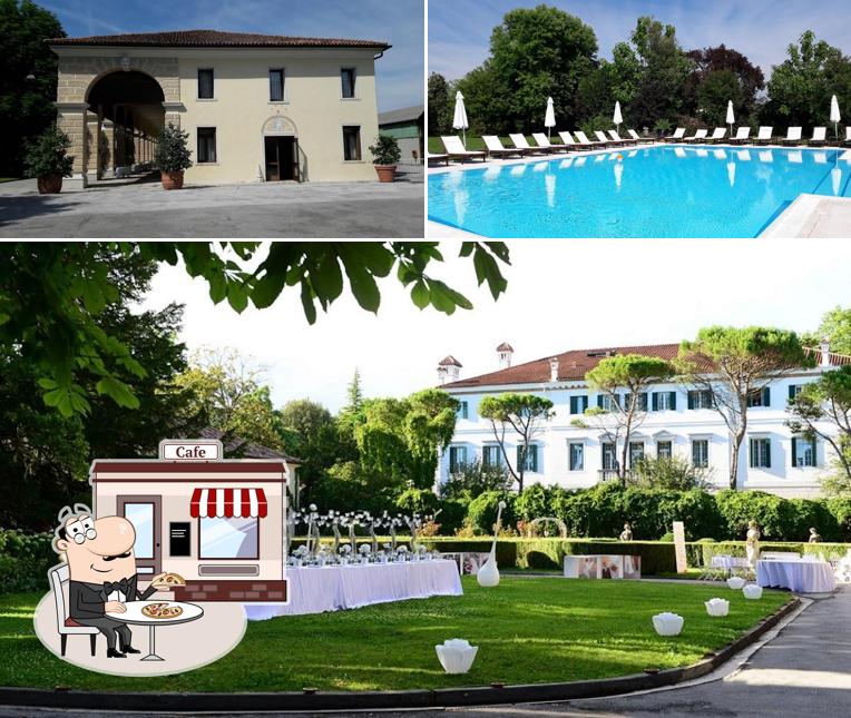 Puoi goderti l'aria fresca da seduto all'esterno di Villa Foscarini Cornaro