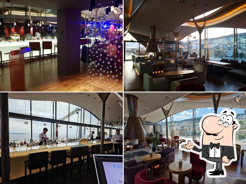 Siediti a un tavolo di Waves Sky Lounge Bar