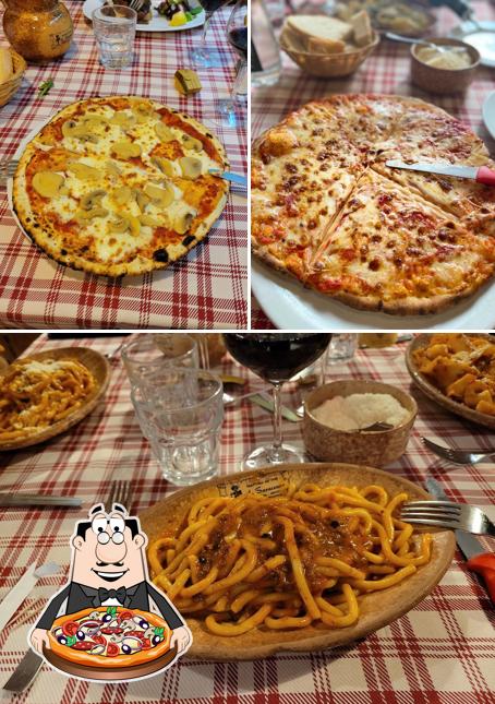 Scegli una pizza a Trattoria Il Saraceno