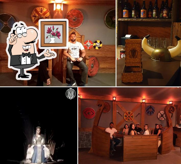 Sente em uma das mesas no Deuses Nórdicos Restaurante
