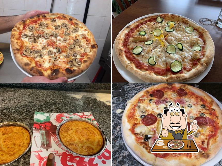 A Pizzeria kebab Tito amici di Cavour, puoi prenderti una bella pizza