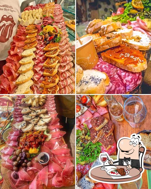 C'è un'ampia scelta di pasti per gli amanti della carne