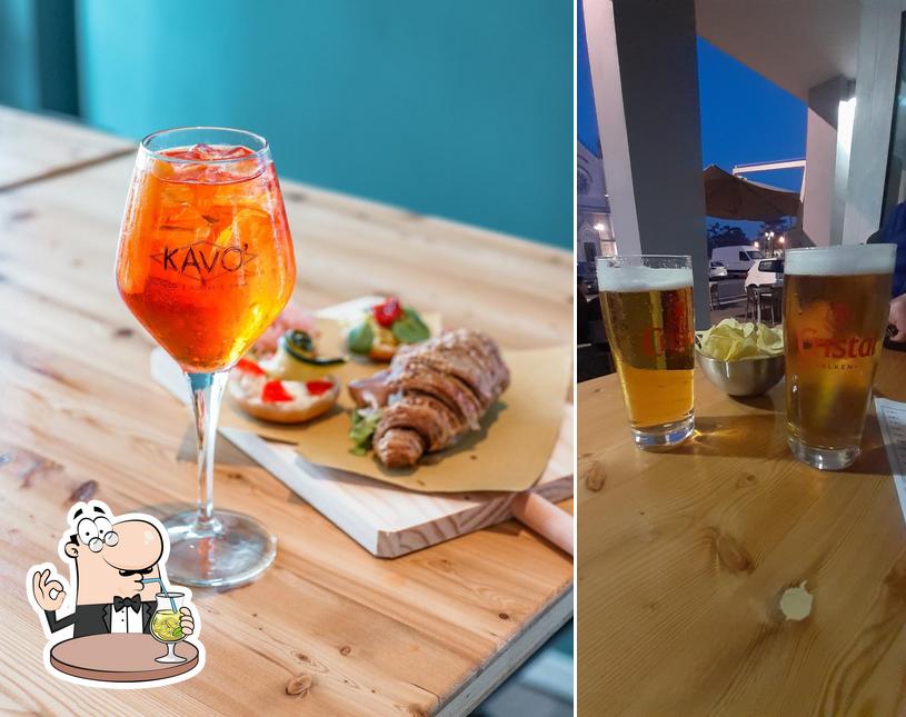 Goditi un drink dal menu