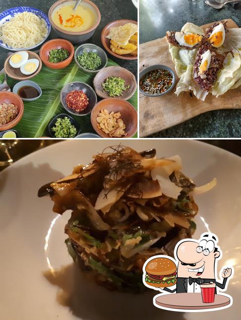 Order a burger at Bomras