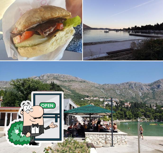 La foto di esterno e cittadini da Fast food ALF