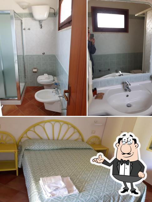 Siediti a un tavolo di Piscina Rei Village