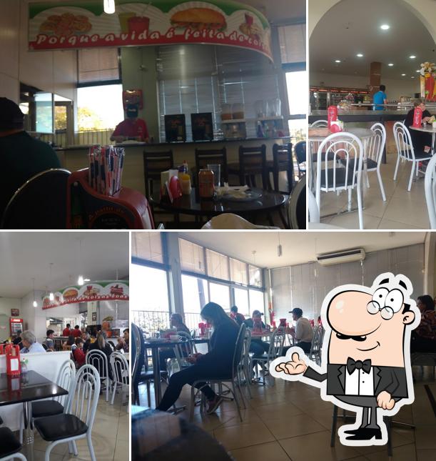 Veja imagens do interior do Padaria e Confeitaria Damião