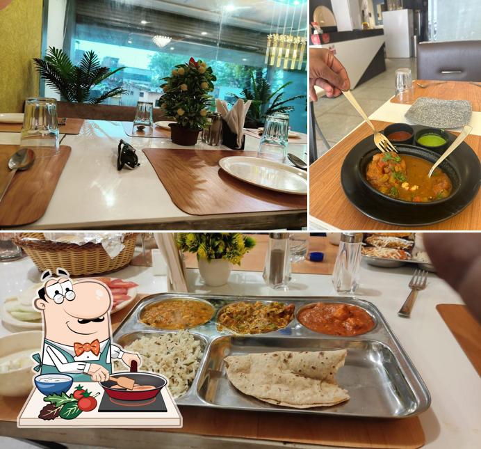 Chicken curry at Hotel Ramji Palace