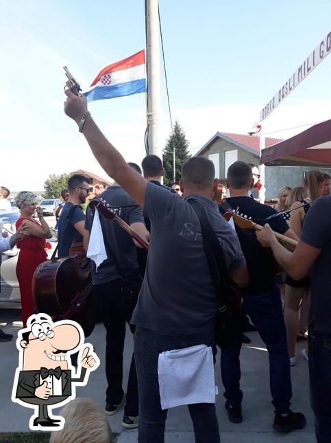 Vedi questa foto di Svadbeni salon Natali