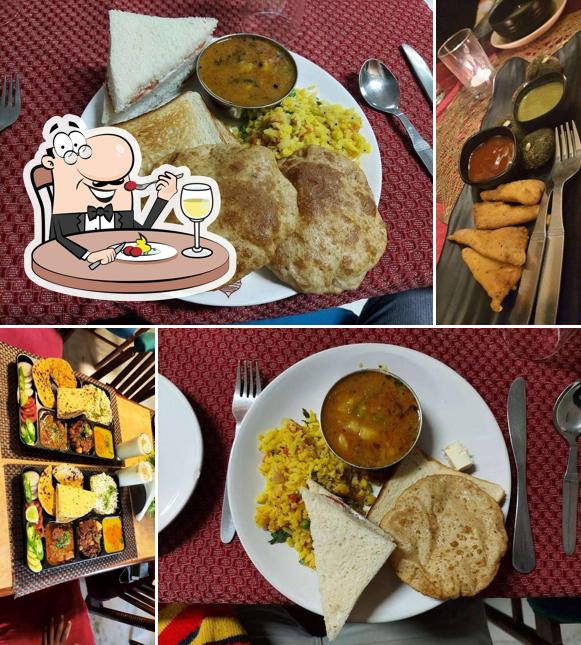 Food at Pakwaan Candlelight Dinner Restaurant