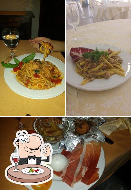 Platti al Ristorante Piccolo Mondo Antico