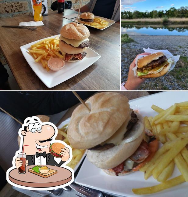 Prenditi un hamburger a Joe's Burger House and Music Bar