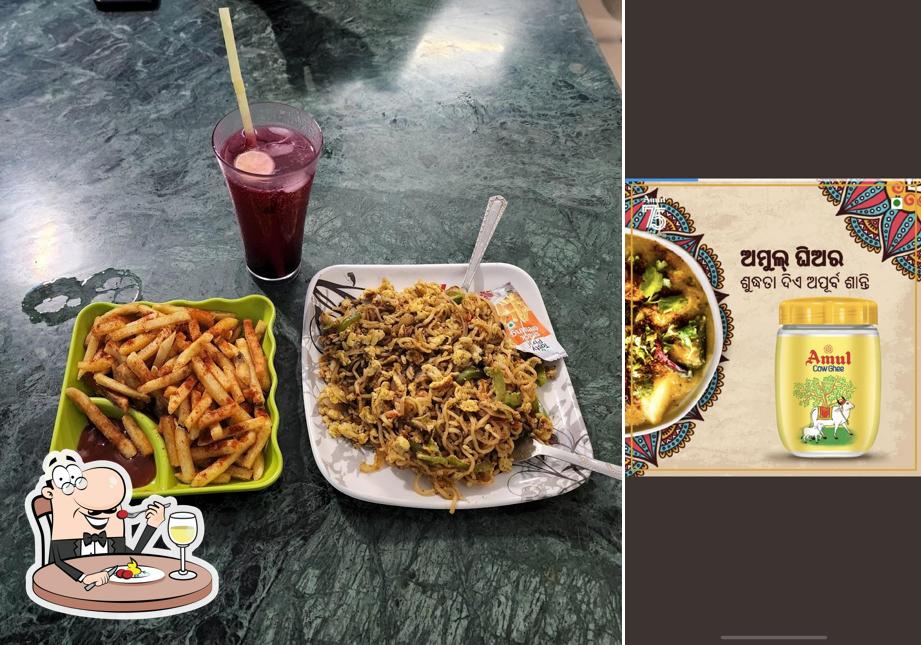 Food at Amul scooping parlour (Odisha’s Biggest Amul Cafe)
