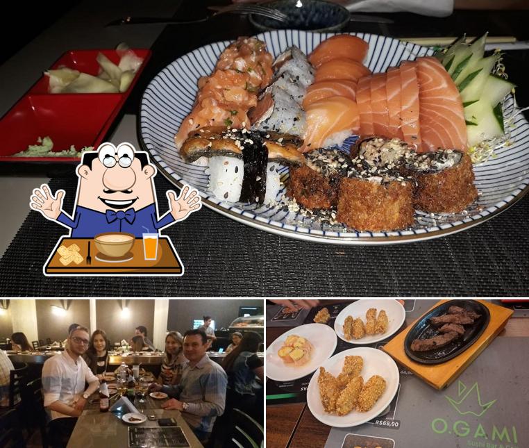 A comida e interior do restaurante