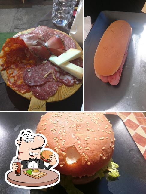 Ordina un hamburger a Caffe dei Briganti bistrot